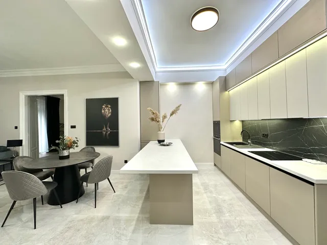 Kiadó lakás Budapest VI. kerület, Nagykörúton belüli terület 100 nm