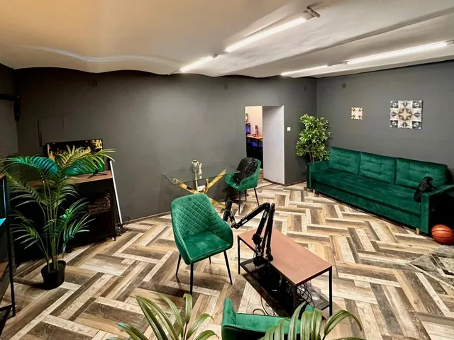 Kiadó kereskedelmi és ipari ingatlan Budapest VII. kerület, Almássy tér 18. 84 nm
