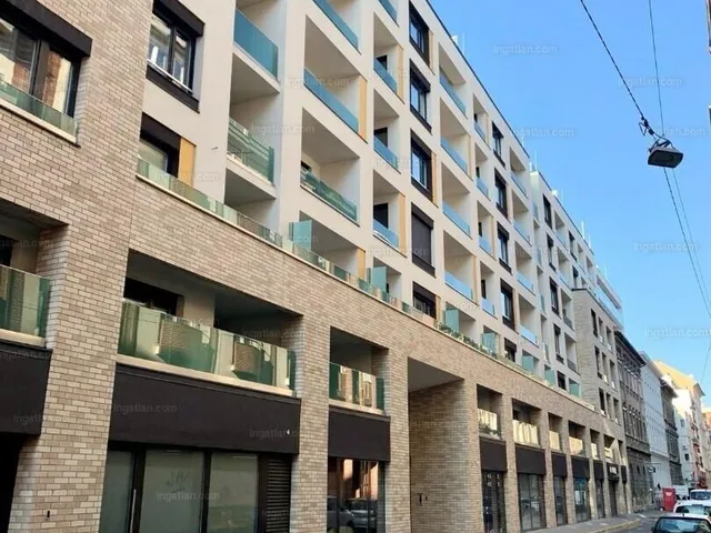 Kiadó garázs Budapest VIII. kerület, II. János Pál pápa tér 14 nm