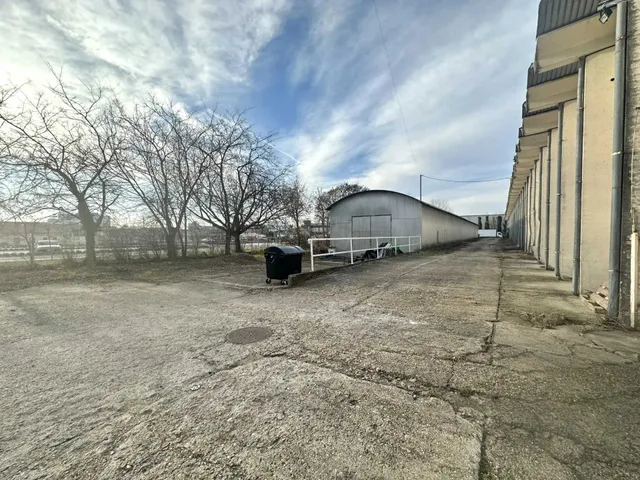 Kiadó kereskedelmi és ipari ingatlan Budapest X. kerület, Gergely utca 79. 430 nm