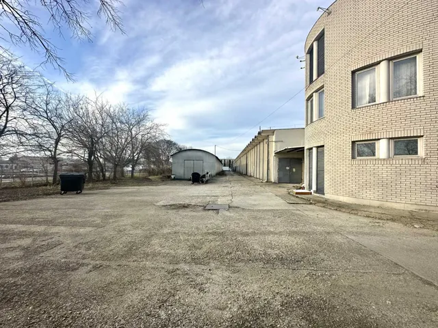 Kiadó kereskedelmi és ipari ingatlan Budapest X. kerület, Gergely utca 79. 430 nm