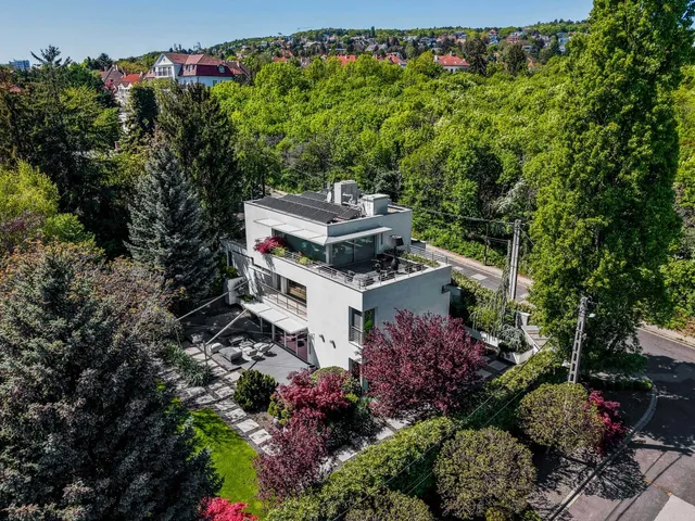 Eladó ház Budapest X. kerület, Szikla utca 400 nm