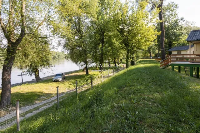 Eladó kereskedelmi és ipari ingatlan Szentendre 35865 nm