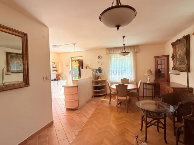 Eladó ház Pócsmegyer 160 nm