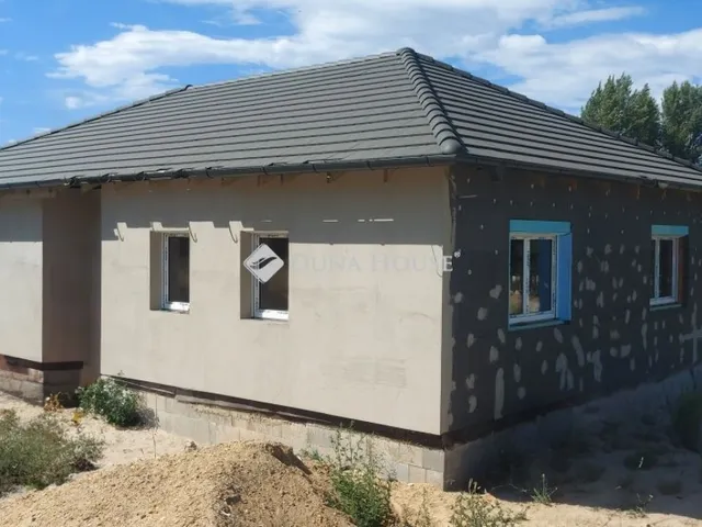 Eladó ház Pócsmegyer 100 nm