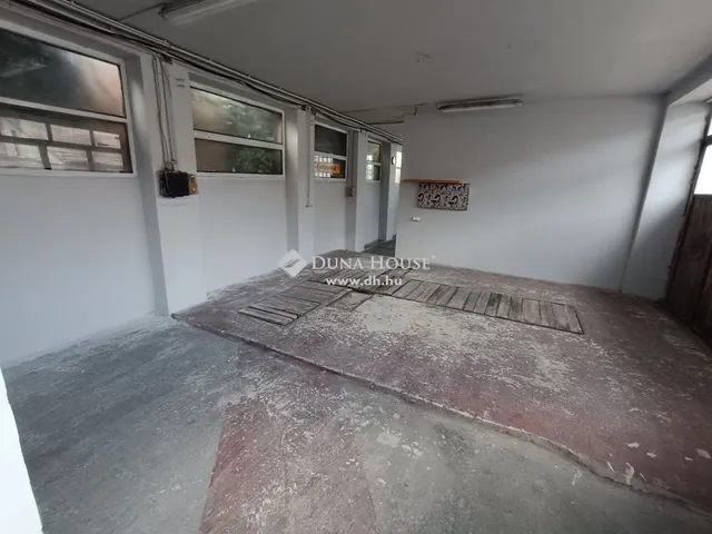 Kiadó kereskedelmi és ipari ingatlan Budakalász 200 nm