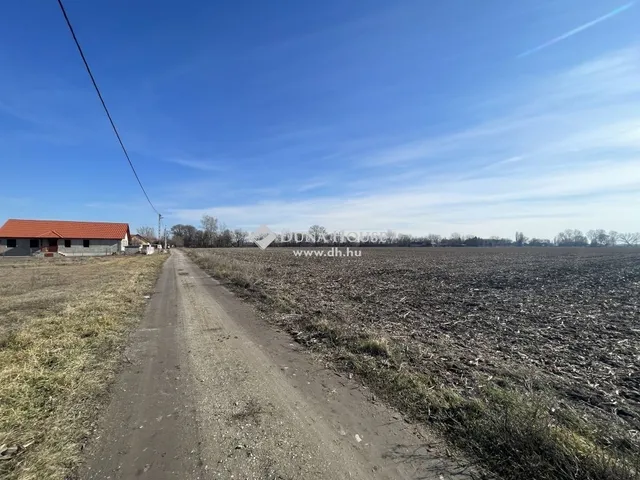 Eladó telek Monor 700 nm