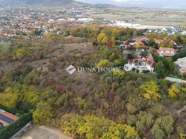 Eladó telek Üröm 17573 nm