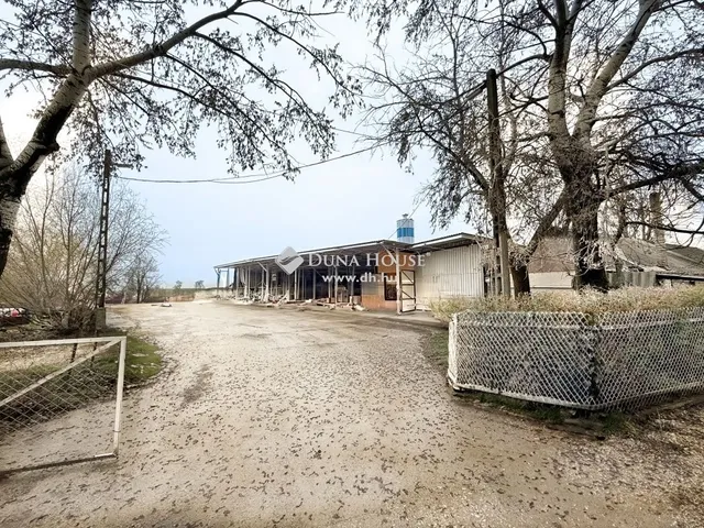 Eladó kereskedelmi és ipari ingatlan Tárnok 883 nm