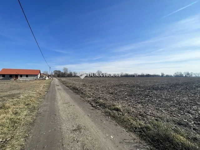 Eladó telek Monor 700 nm