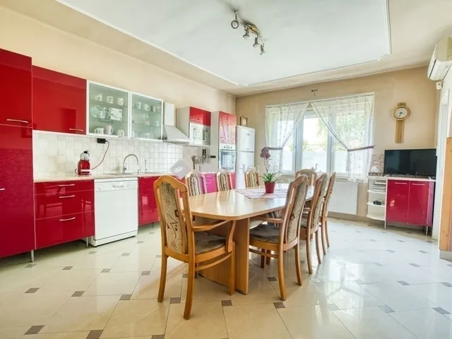 Eladó ház Érd 273 nm