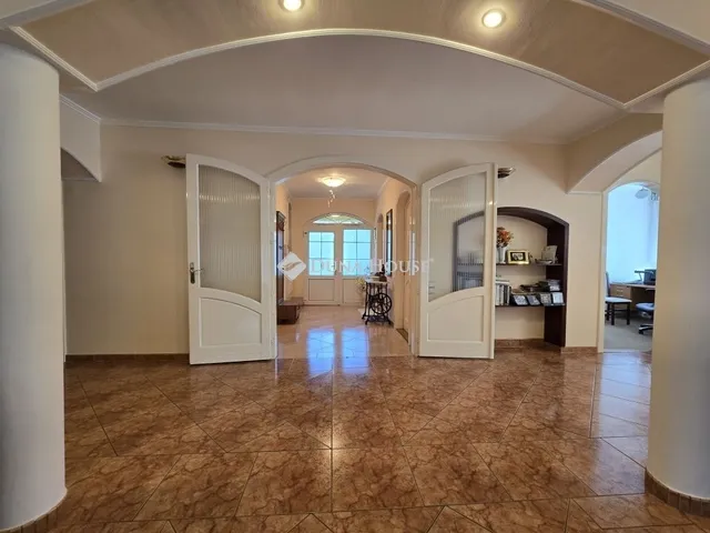 Eladó ház Érd 236 nm