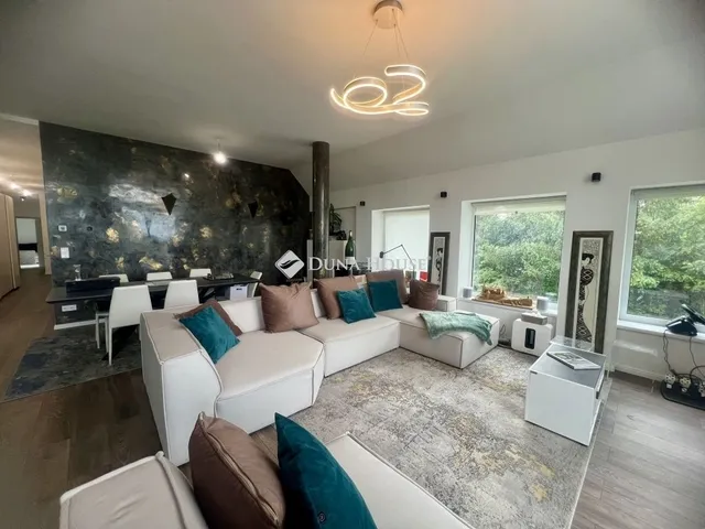 Eladó lakás Budapest III. kerület 237 nm