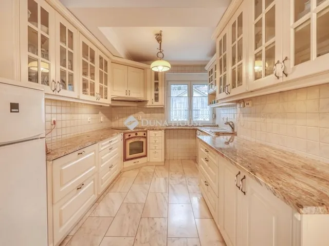 Eladó ház Budapest II. kerület 350 nm