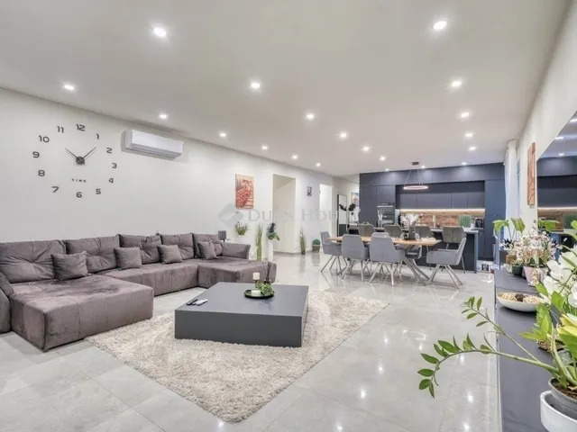 Eladó ház Délegyháza 261 nm