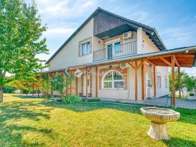 Eladó ház Érd 273 nm