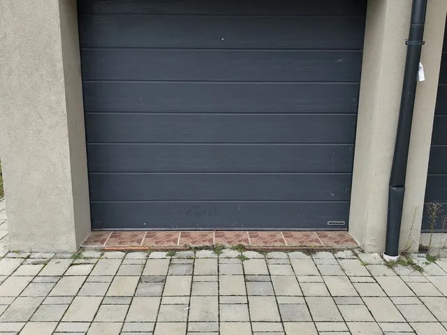 Eladó garázs Debrecen, Homokkert 21 nm