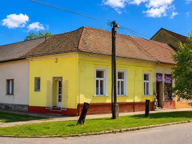 Eladó kereskedelmi és ipari ingatlan Szentes, Felsőpárt 90 nm