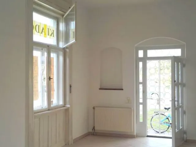 Eladó kereskedelmi és ipari ingatlan Szentes, Felsőpárt, Rákóczi Ferenc utca 16/A 90 nm