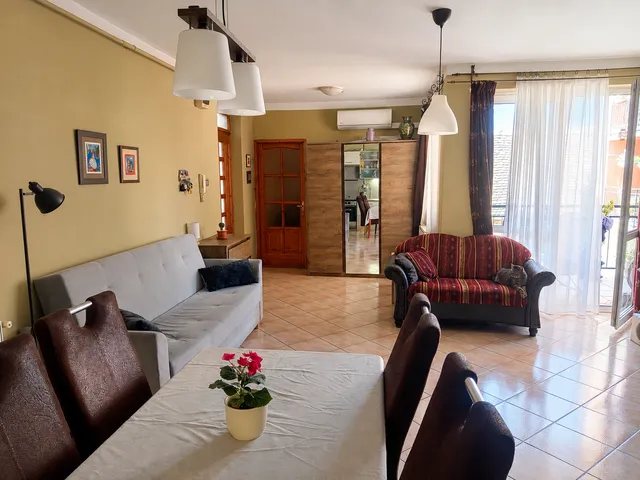Eladó lakás Debrecen, Vénkert 74 nm