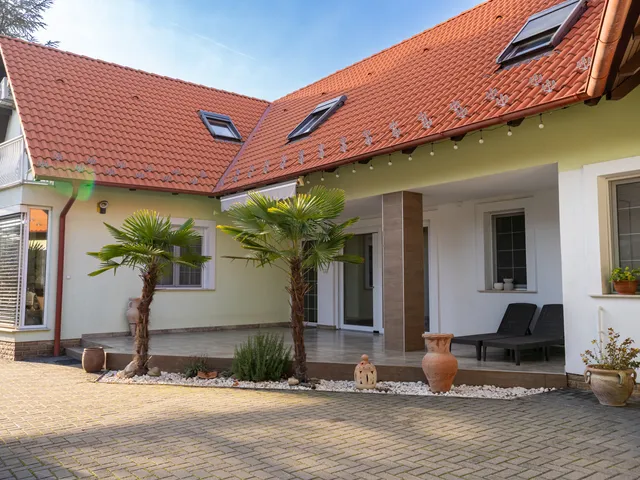 Eladó ház Kiskunmajsa, Szent László utca 303 nm