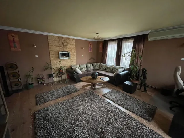 Eladó ház Budapest XXI. kerület, Királyerdő 250 nm