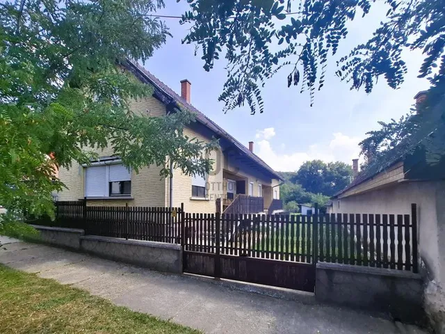 Eladó ház Kerepes 204 nm