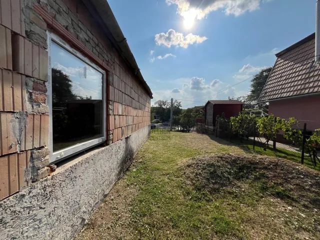 Eladó telek Taksony 976 nm