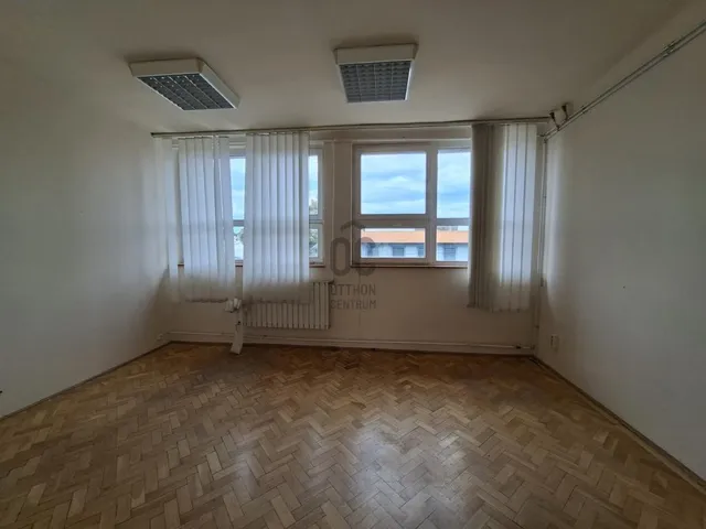 Kiadó kereskedelmi és ipari ingatlan Budapest XXI. kerület, Gyártelep 150 nm