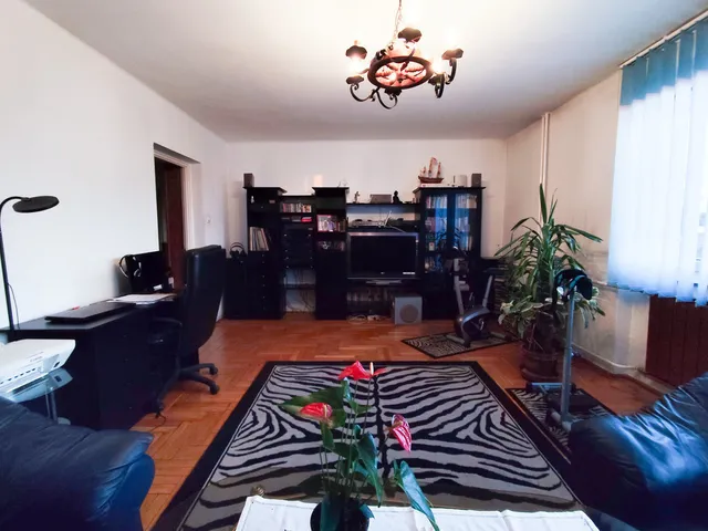 Eladó ház Budapest X. kerület, Óhegy 300 nm