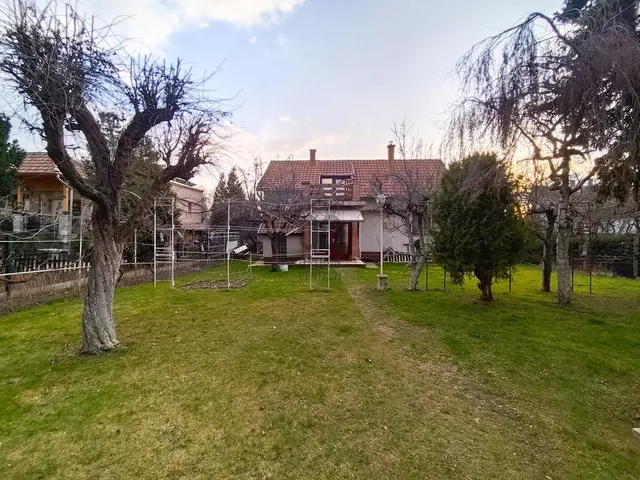 Eladó ház Budapest X. kerület, Óhegy 300 nm