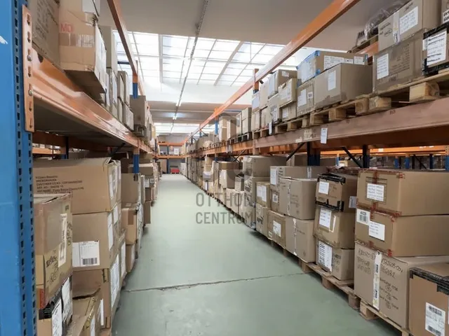 Eladó kereskedelmi és ipari ingatlan Vác, Kisvác 2504 nm