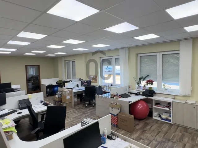 Eladó kereskedelmi és ipari ingatlan Vác, Kisvác 2504 nm