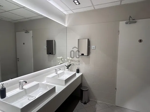 Kiadó kereskedelmi és ipari ingatlan Budapest XI. kerület, Lágymányos 555 nm