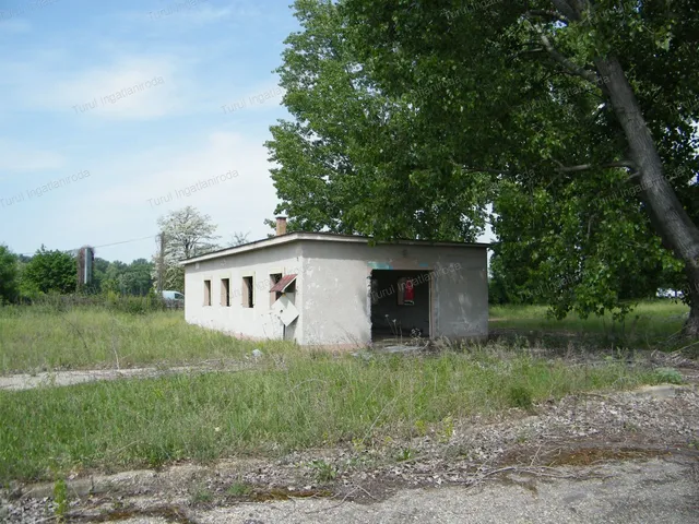 Eladó telek Komárom 100 nm