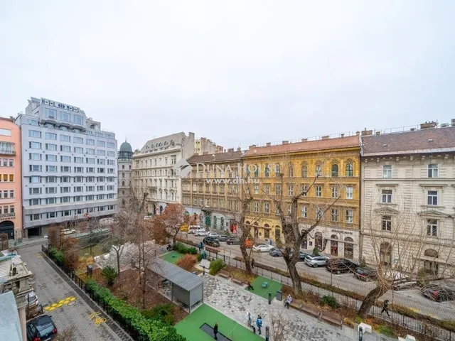 Eladó lakás Budapest VI. kerület, Nagykörúton belüli terület 93 nm