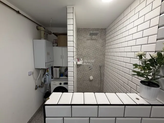 Eladó ház Budapest XVI. kerület 240 nm