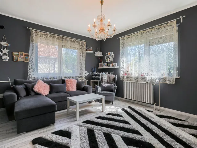 Eladó ház Budapest XVI. kerület, Árpádföld 175 nm