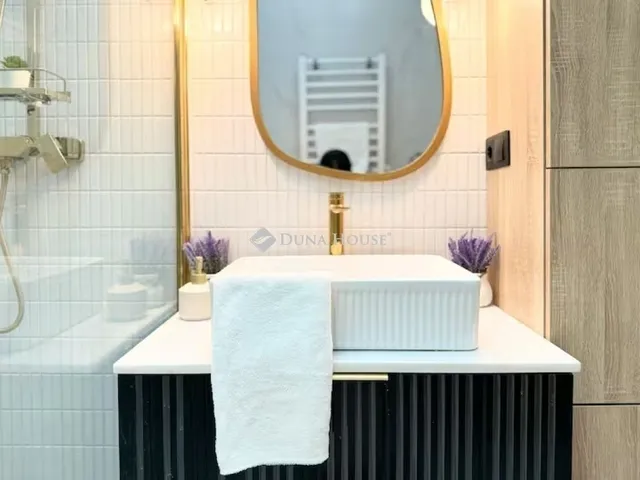 Eladó lakás Budapest VI. kerület, Nagykörúton belüli terület 98 nm