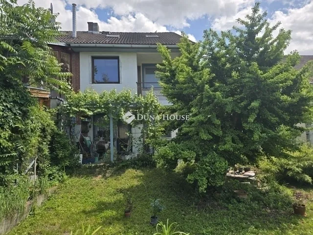 Eladó ház Budapest XVI. kerület, Árpádföld 260 nm