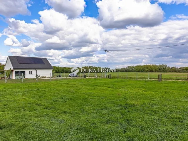 Eladó telek Kápolnásnyék 952 nm