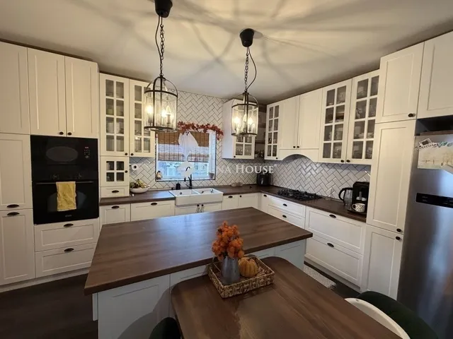 Eladó ház Budapest XVI. kerület, Rákosszentmihály 240 nm