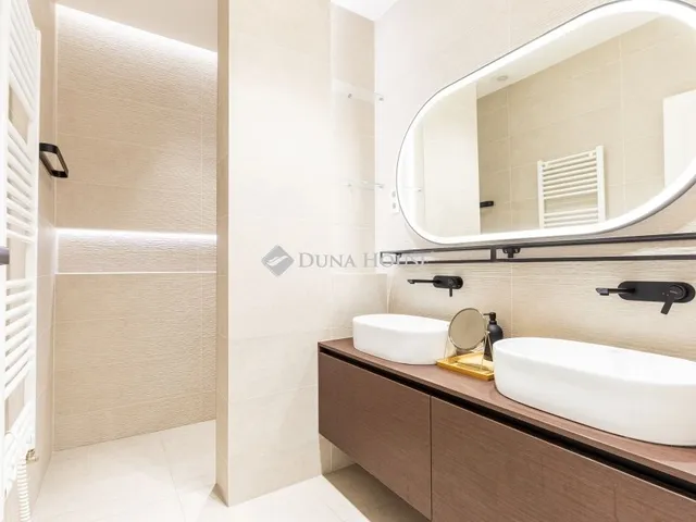 Eladó lakás Budapest V. kerület 131 nm