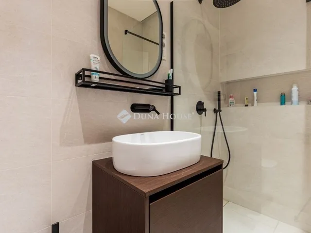 Eladó lakás Budapest V. kerület 131 nm