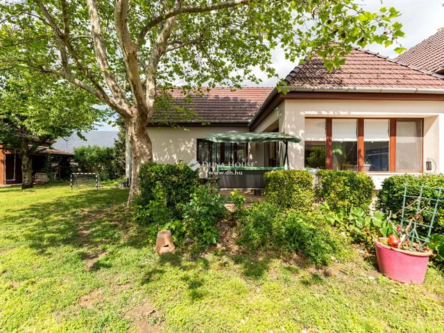 Eladó ház Budapest XVII. kerület, Felső-Rákoshegy 240 nm