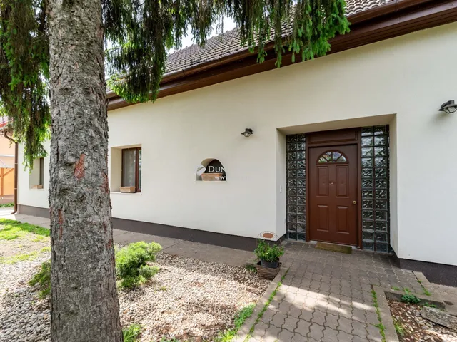 Eladó ház Budapest XVII. kerület, Felső-Rákoshegy 240 nm