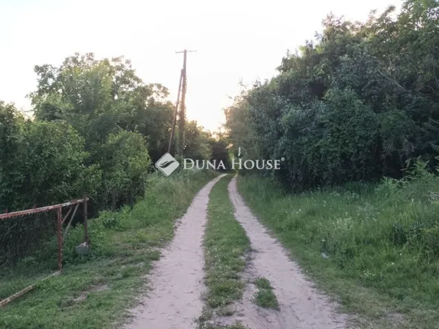 Eladó telek Jászberény 1700 nm