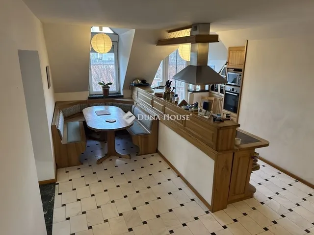 Eladó lakás Budapest III. kerület 105 nm