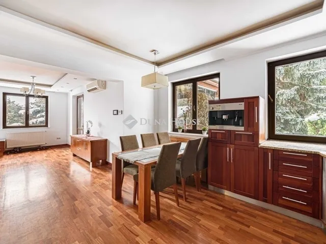 Eladó ház Budapest XI. kerület, Sasad-Sashegy XI. ker. 340 nm