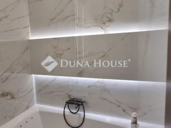 Eladó lakás Budapest V. kerület 82 nm